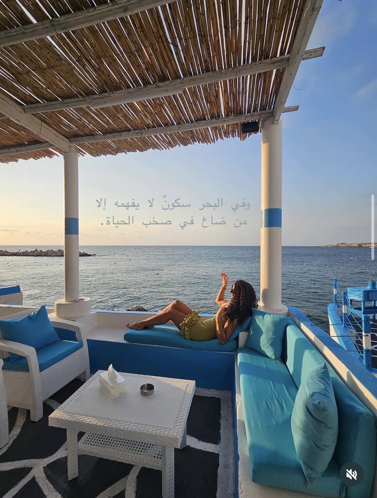Terrace lounge facing the sea at La Roche Chalet